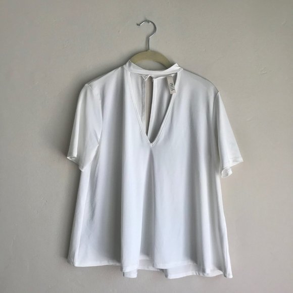 JOLIE / White Keyhole Blouse - Picture 1 of 6